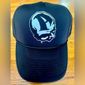 VINTAGE ARNETTE MESH BLACK TRUCKER HAT